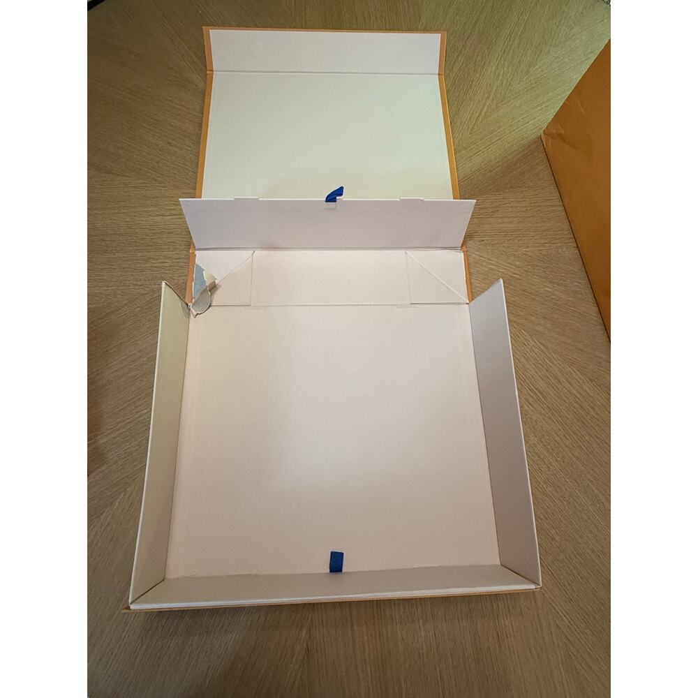 Louis Vuitton Gift Packaging - Picture 3 of 8